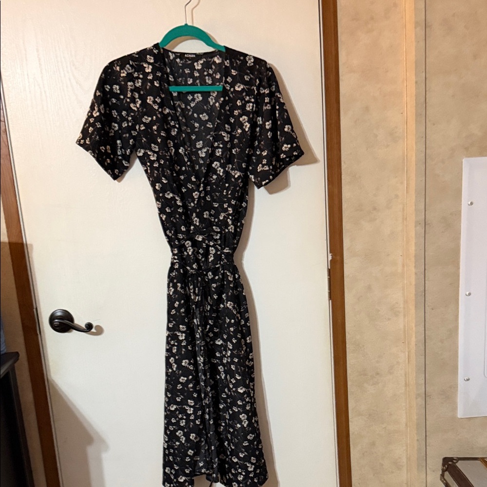 Chic Black Floral Midi Dress